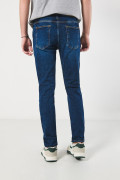 Jean slim tiro bajo azul oscuro con 5 bolsillos