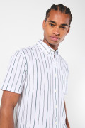Camisa manga corta unicolor con bolsillo y diseños de rayas