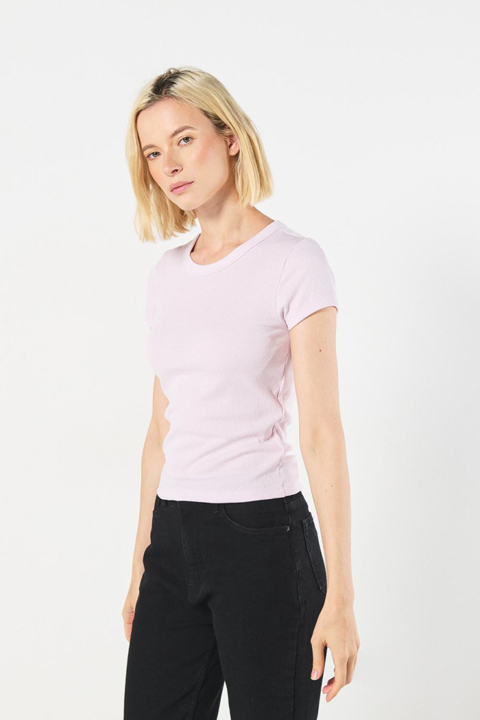 Camiseta unicolor ajustada manga corta con texturas de canal