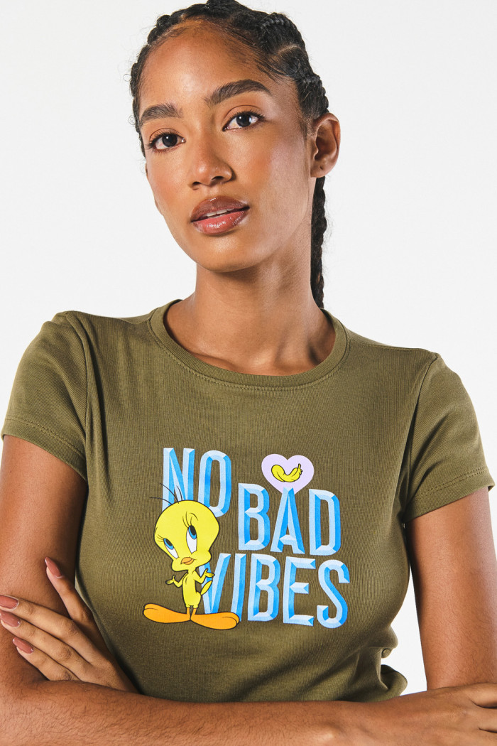 Camiseta en rib verde manga corta con arte de Looney Tunes