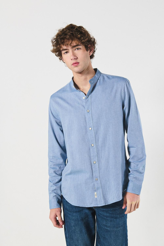 Camisa cuello nerú unicolor con botones y manga larga
