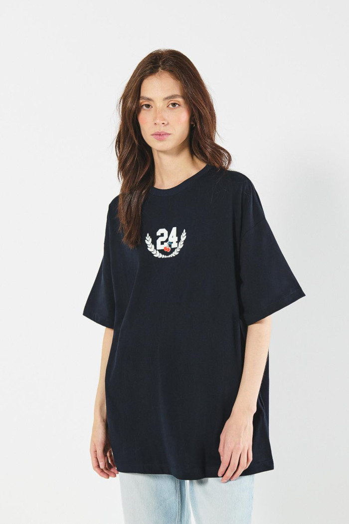Camiseta college azul intensa oversize con cuello redondo