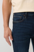 Jean azul oscuro straight leg tiro bajo con bota recta