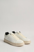 Tenis unicolores casuales con suelas planas y contrastes