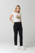 Jean mom súper tiro alto azul con bota recta y cremallera