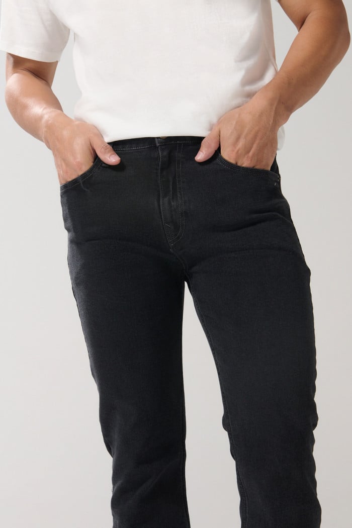 Jean Straight leg, cinco bolsillos.
