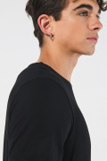 Camiseta unicolor en viscosa ajustada con cuello redondo
