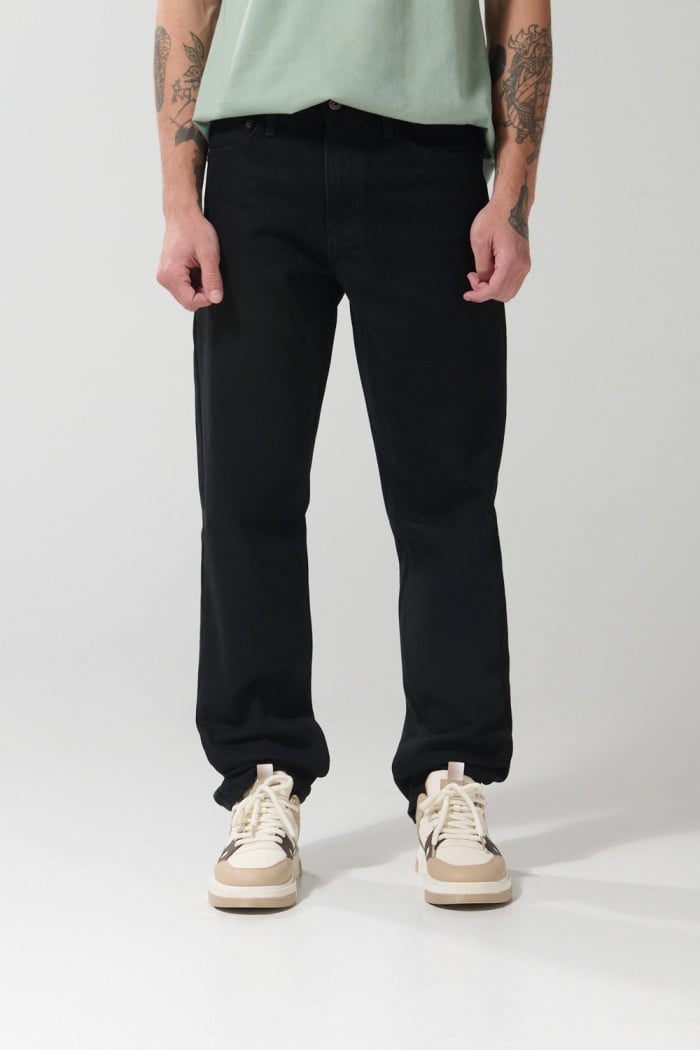 Jean 90´S tiro bajo negro con cremallera y tiro bajo