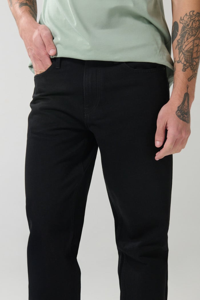 Jean 90´S tiro bajo negro con cremallera y tiro bajo