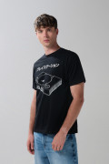 Camiseta negra cuello redondo con diseños de PlayStation