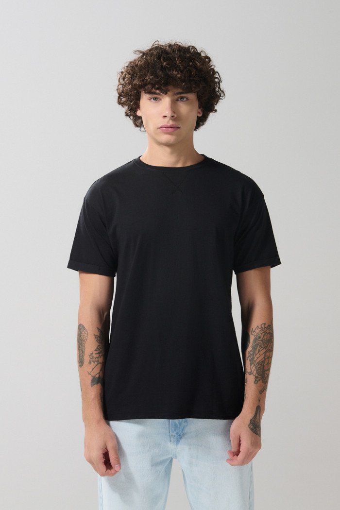 Camiseta en algodón unicolor con manga corta y costura