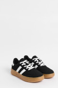 Tenis unicolores casuales con contrastes y cortes