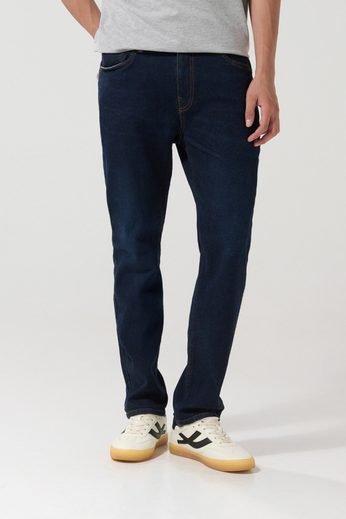 Jean straight leg tiro bajo azul oscuro con bota recta
