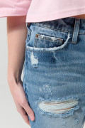 Short en jean azul con rotos y tiro súper alto