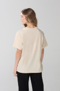 Camiseta en algodón kaki con texto college y manga corta