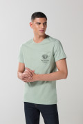 Camiseta en algodón college verde con bolsillo y manga corta