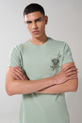 Camiseta en algodón college verde con bolsillo y manga corta