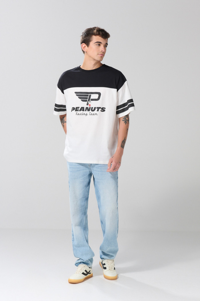 Camiseta crema oversize de Snoopy con manga corta