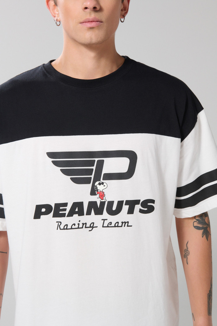 Camiseta crema oversize de Snoopy con manga corta
