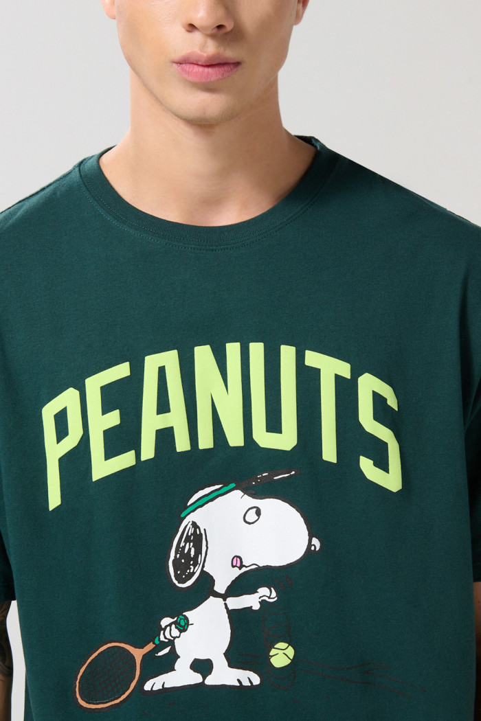 Camiseta oversize verde cuello redondo de Snoopy