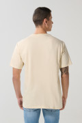 Camiseta cuello redondo kaki clara con diseño college