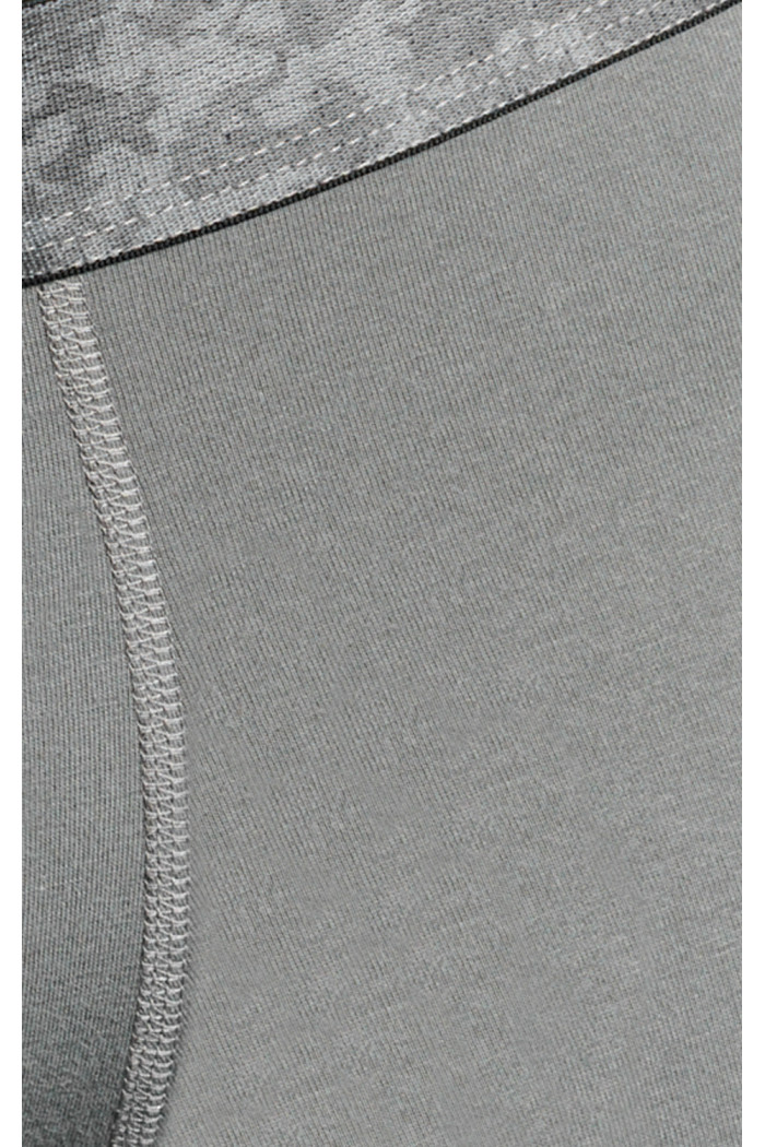 Bóxer gris tipo midway brief-largo con cintura estampada