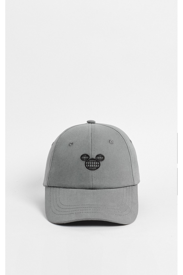 Cachucha gris intensa beisbolera con diseño de Mickey