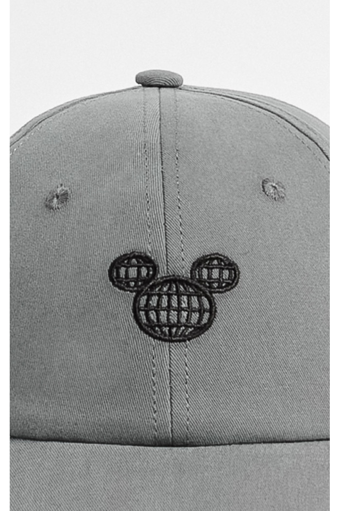 Cachucha gris intensa beisbolera con diseño de Mickey