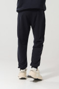 Pantalón azul intenso tipo jogger con diseño de Snoopy