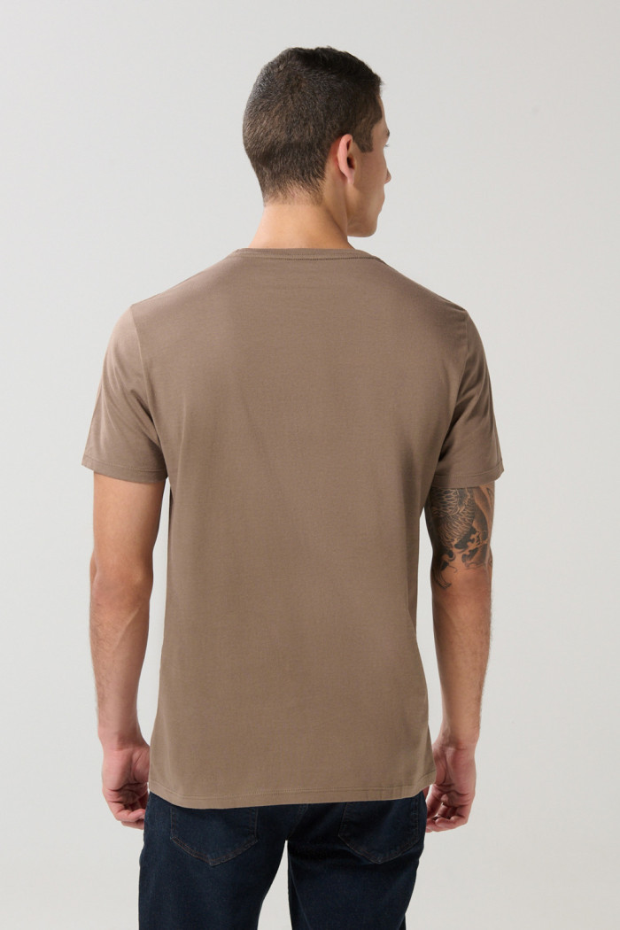 Camiseta en algodón manga corta unicolor con bolsillo