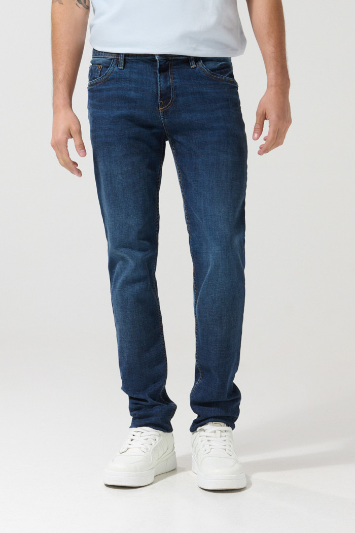 Jean skinny azul oscuro ajustado con tiro bajo y bolsillos