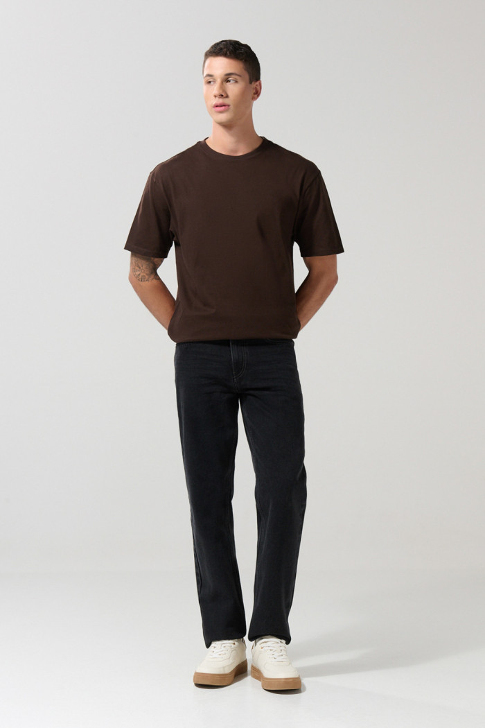 Jean tiro bajo 90´S gris oscuro con bota recta y bolsillos