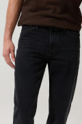 Jean tiro bajo 90´S gris oscuro con bota recta y bolsillos