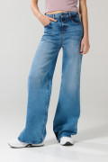 Jean tiro alto azul claro palazzo con bota ancha