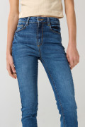 Jean azul jegging con bolsillos, desgastes y tiro súper alto