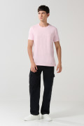 Camiseta rosada clara college manga corta con bolsillo