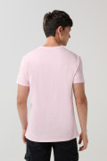 Camiseta rosada clara college manga corta con bolsillo