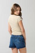 Camiseta cuello redondo kaki con texto college en frente