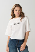 Camiseta crema oversize crop top con texto college