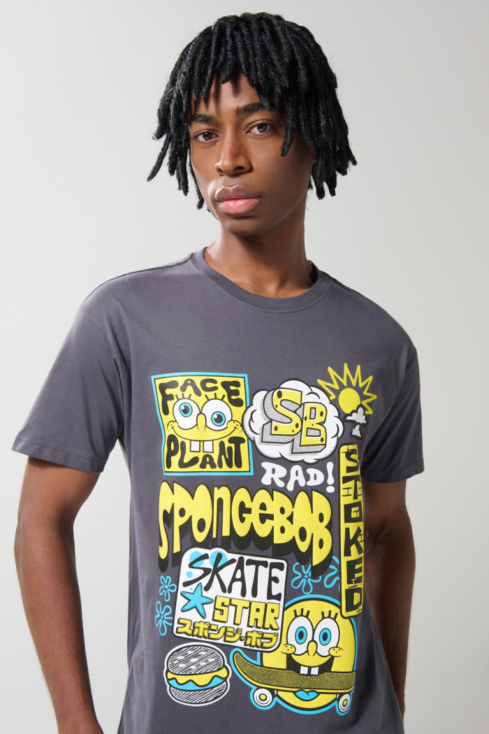 Camiseta gris intensa cuello redondo de Bob Esponja
