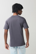 Camiseta gris intensa cuello redondo de Bob Esponja
