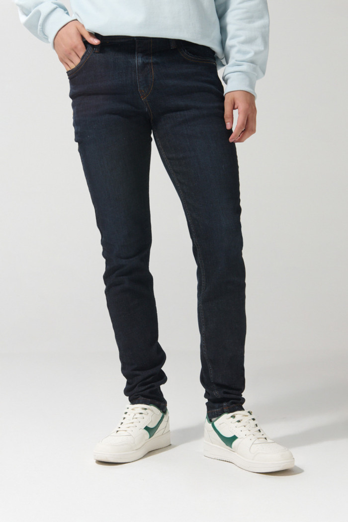 Jean azul intenso skinny con cremallera y tiro bajo