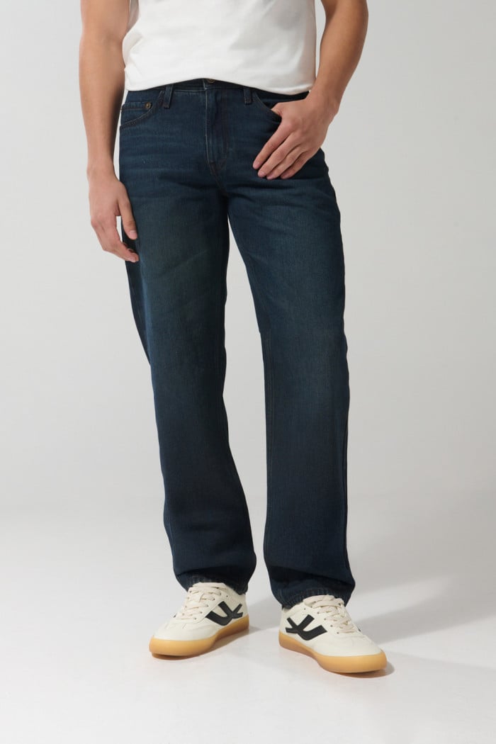 Jean azul intenso 90´S con bota recta y tiro bajo