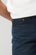 Jean azul intenso 90´S con bota recta y tiro bajo