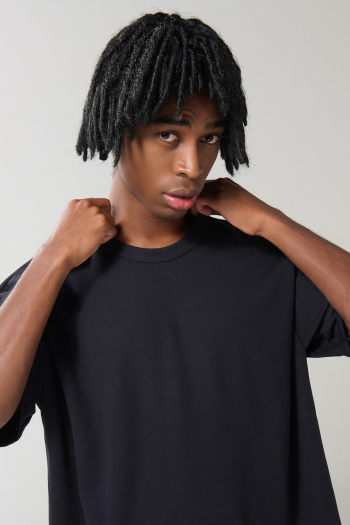 Camiseta oversize manga corta azul intensa con texturas