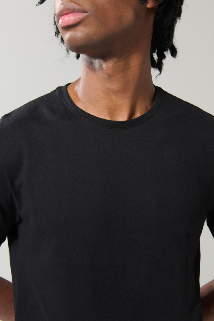 Camiseta en algodón unicolor con cuello redondo