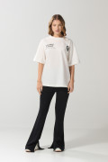 Camiseta manga corta crema oversize con diseños college