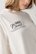 Camiseta manga corta crema oversize con diseños college