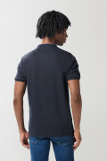 Camiseta azul intensa polo con botones y cuello nerú