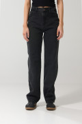 Jean 90´S gris intenso tiro alto con bota recta y bolsillos